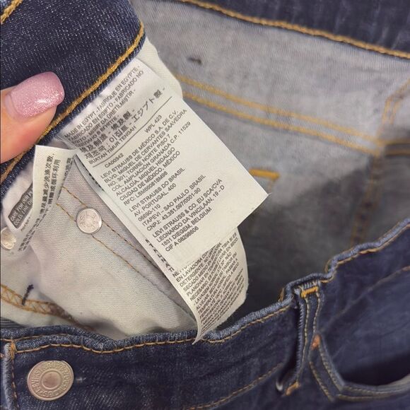 Levi's Relaxed Blue Jeans with Classic Style- 42x32 - Picture 8 of 11